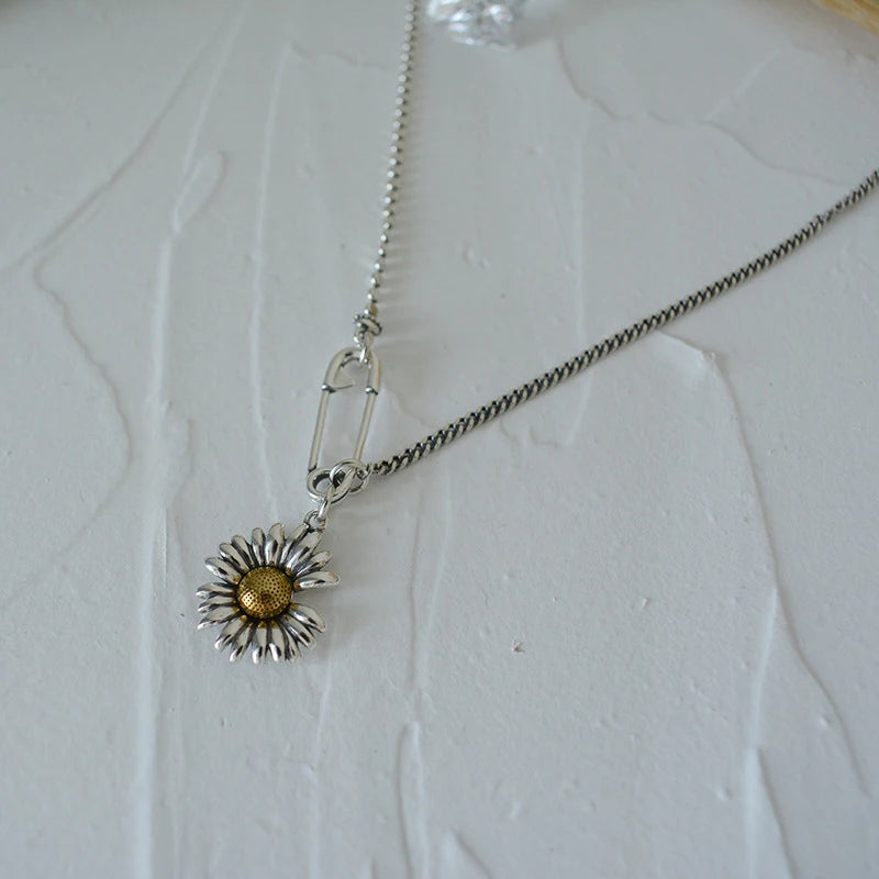 Vintage Necklace Fashion Simple Daisy Pendant Party Jewelry