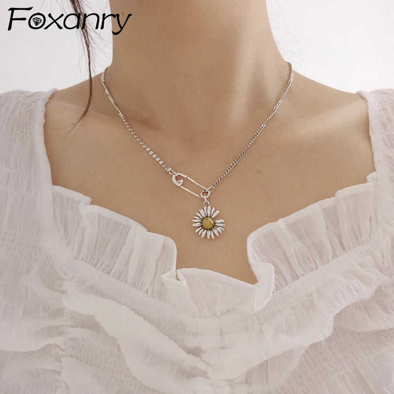 Vintage Necklace Fashion Simple Daisy Pendant Party Jewelry