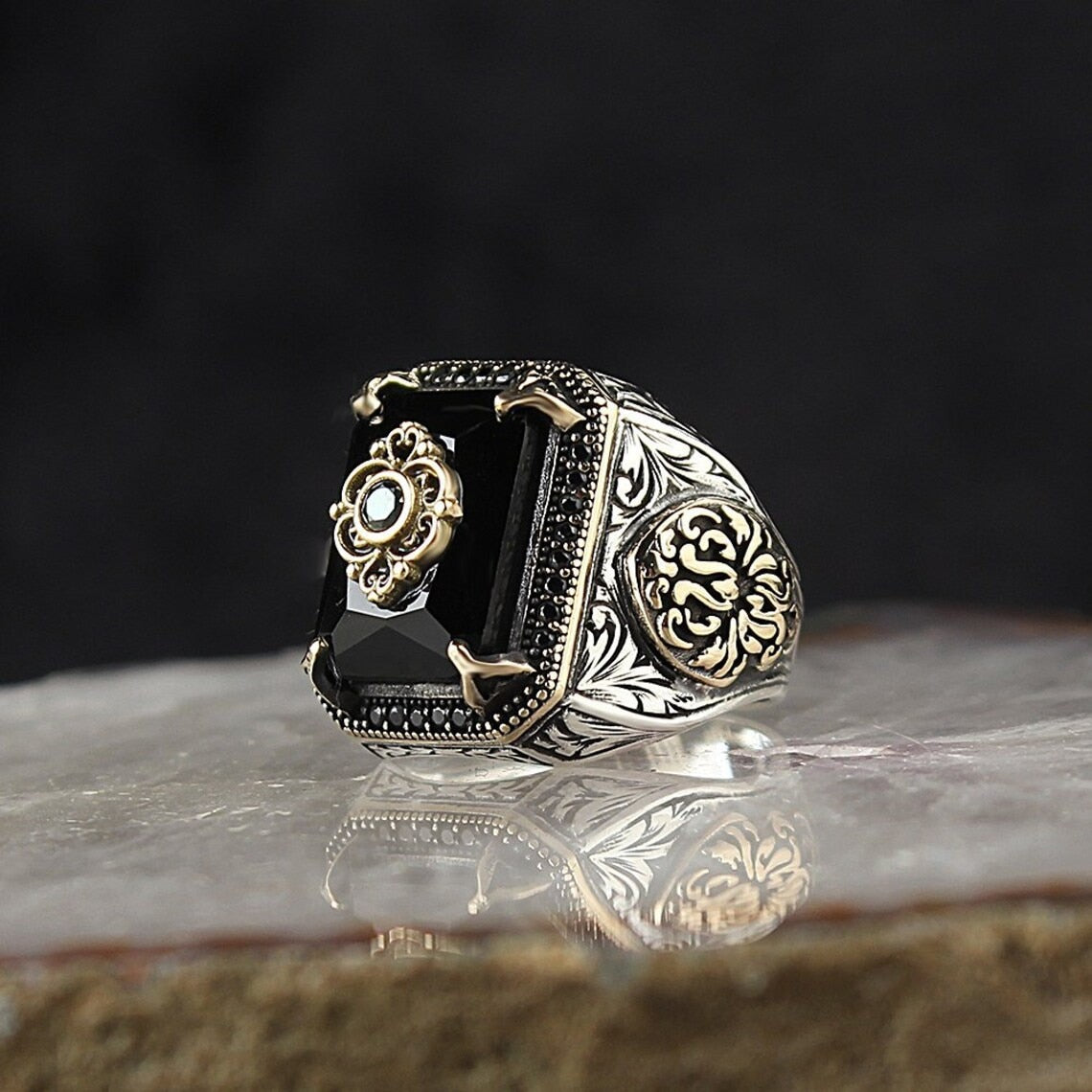 Classic Ring Fashion Metal Gold Color Inlaid Black Stone