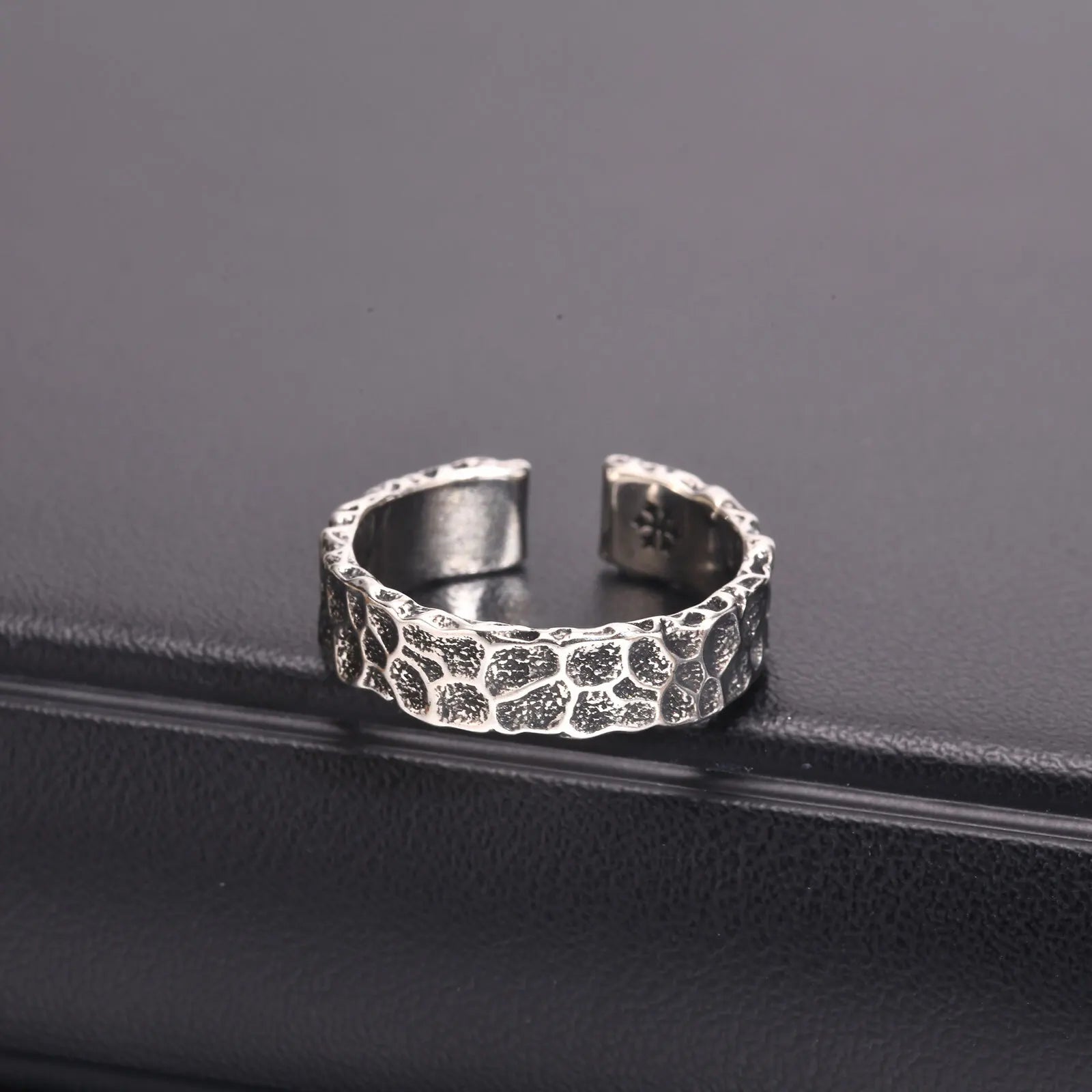 Vintage Surface Finish Ring for Men Open Finger Band