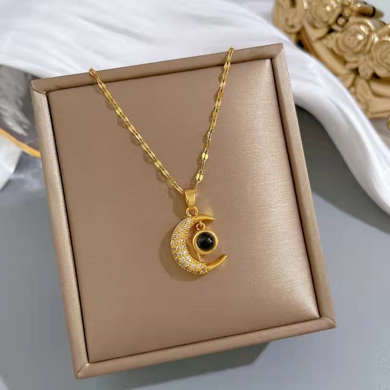 style retro trend moon necklace