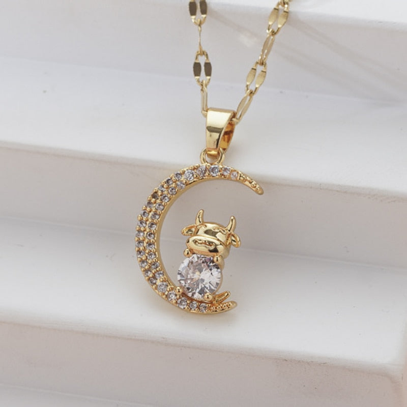 style retro trend moon necklace