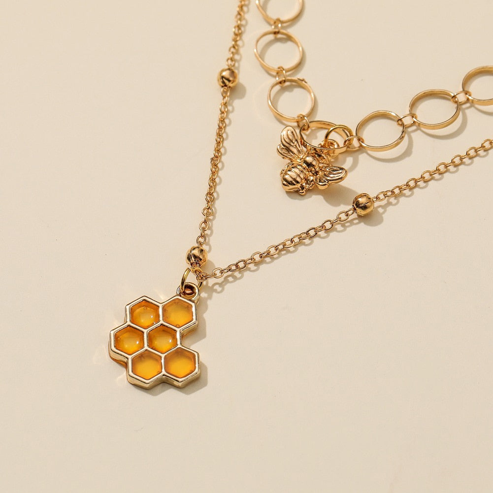 Circle Choker Double Layered Bee Pendant Necklace