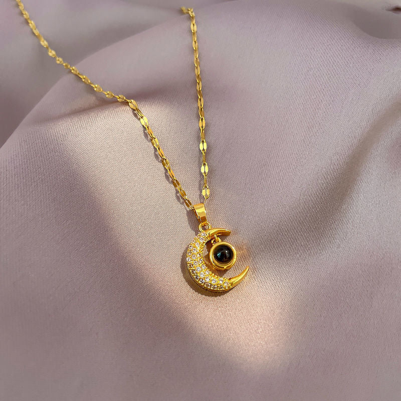 style retro trend moon necklace