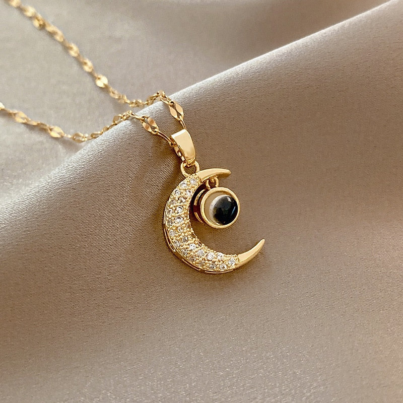 style retro trend moon necklace